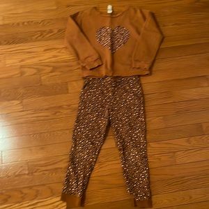 Adorable leopard matching set. Size 8